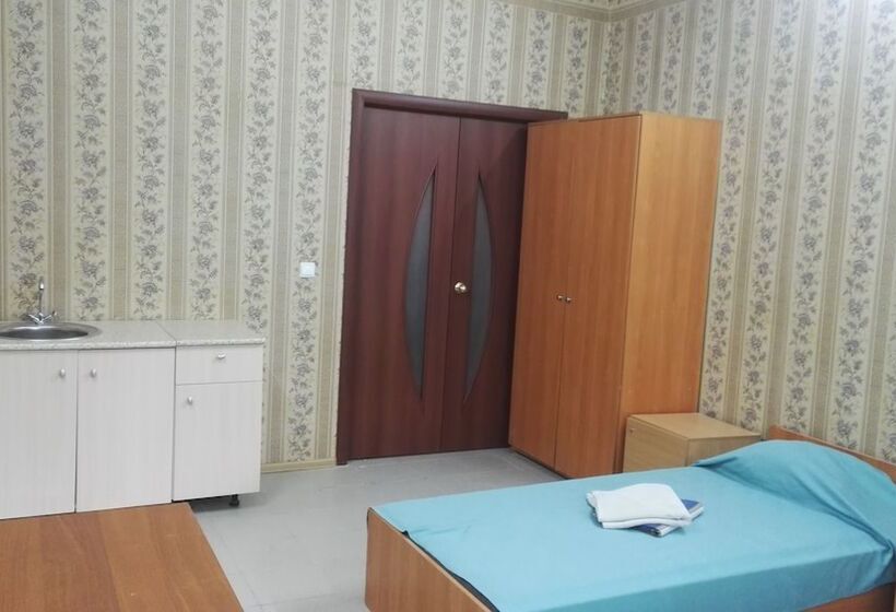 家庭工作室, Admiral Hotel Hostel