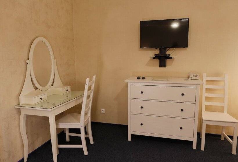 スタンダードルーム, Denisovsky Dvorik