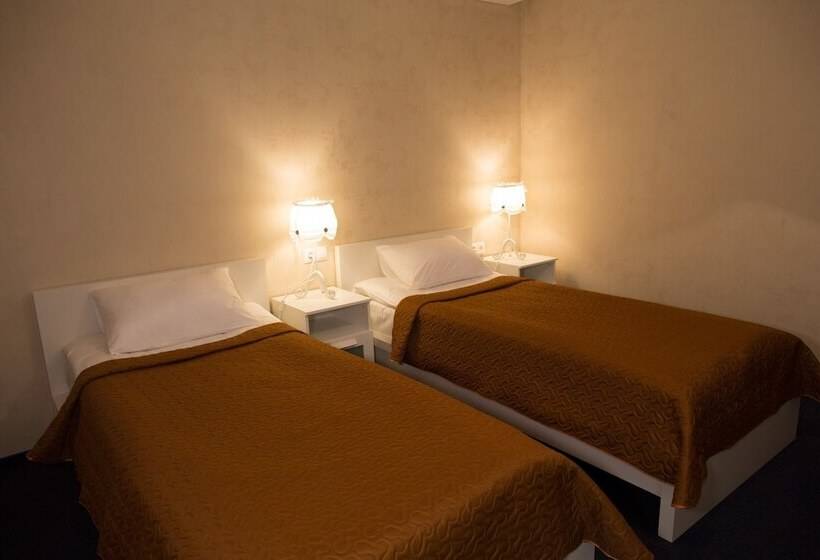 スタンダードルーム, Denisovsky Dvorik