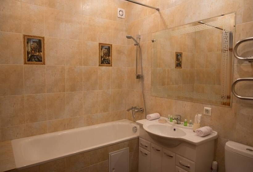 スーペリアールーム, Denisovsky Dvorik