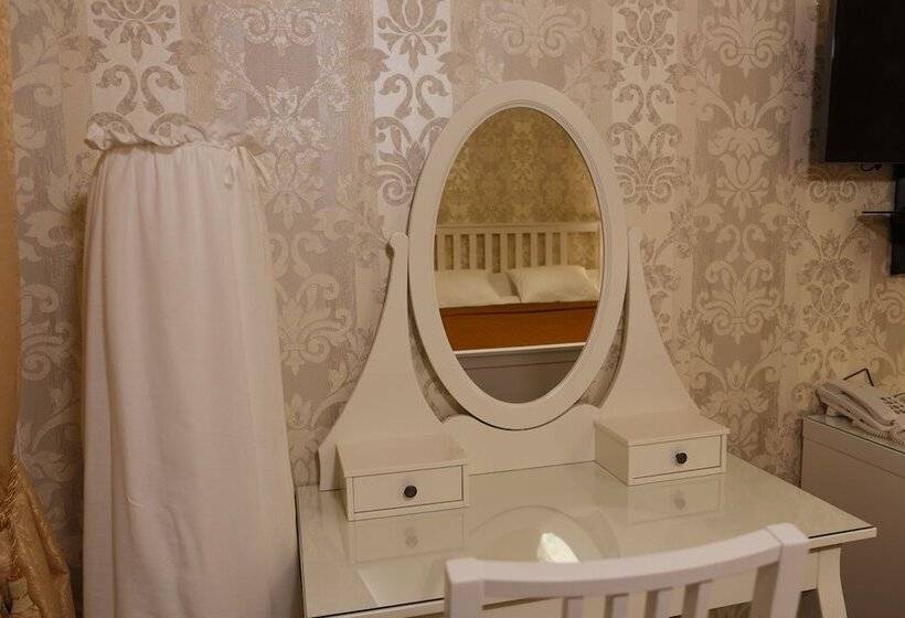 スーペリアールーム, Denisovsky Dvorik