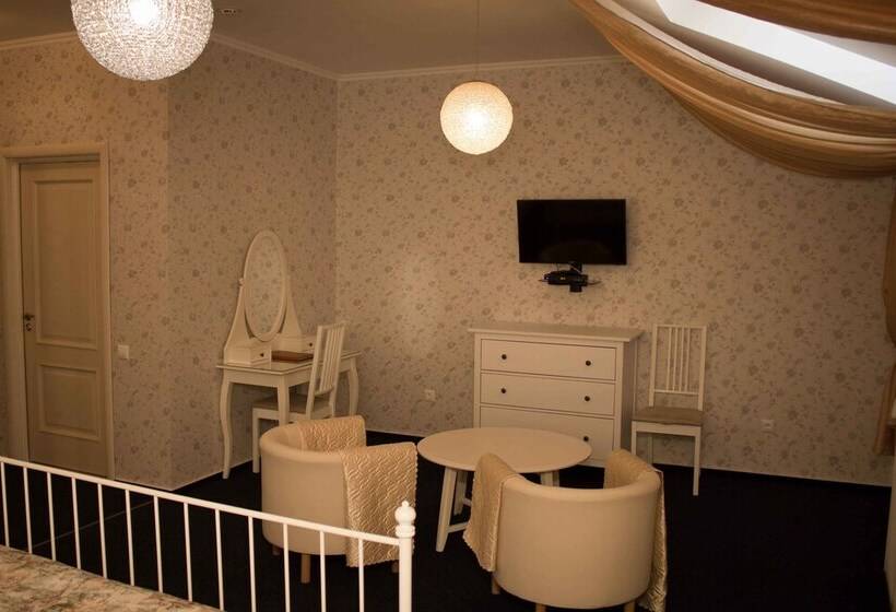 スーペリアールーム, Denisovsky Dvorik