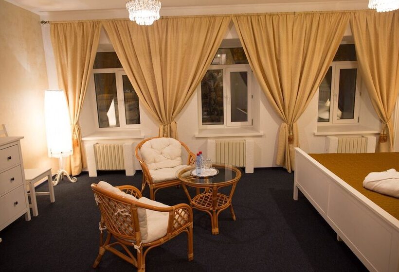 スーペリアールーム, Denisovsky Dvorik