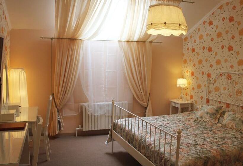 スーペリアールーム, Denisovsky Dvorik