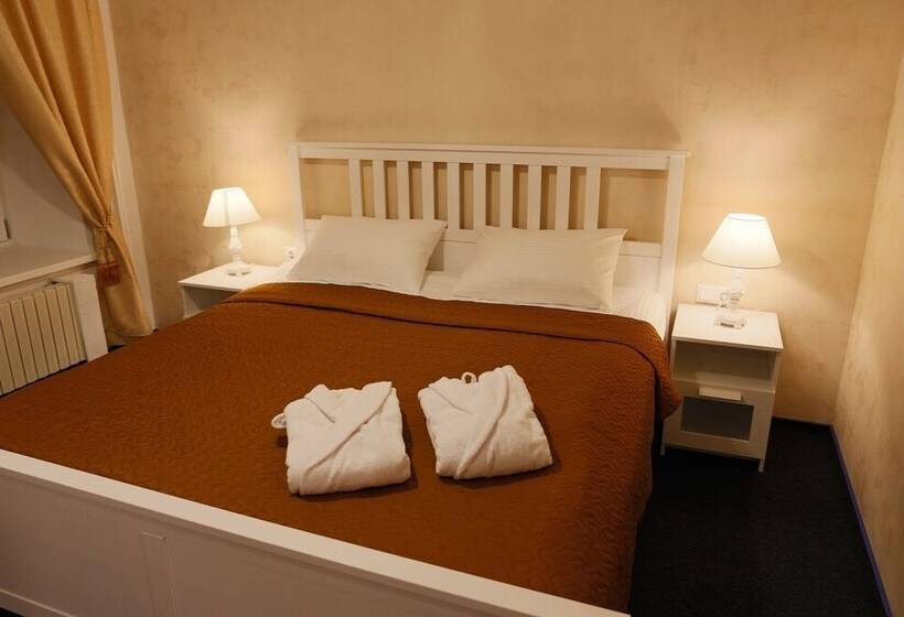 スーペリアールーム, Denisovsky Dvorik