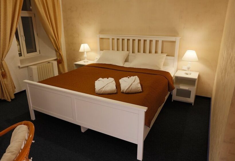 スーペリアールーム, Denisovsky Dvorik