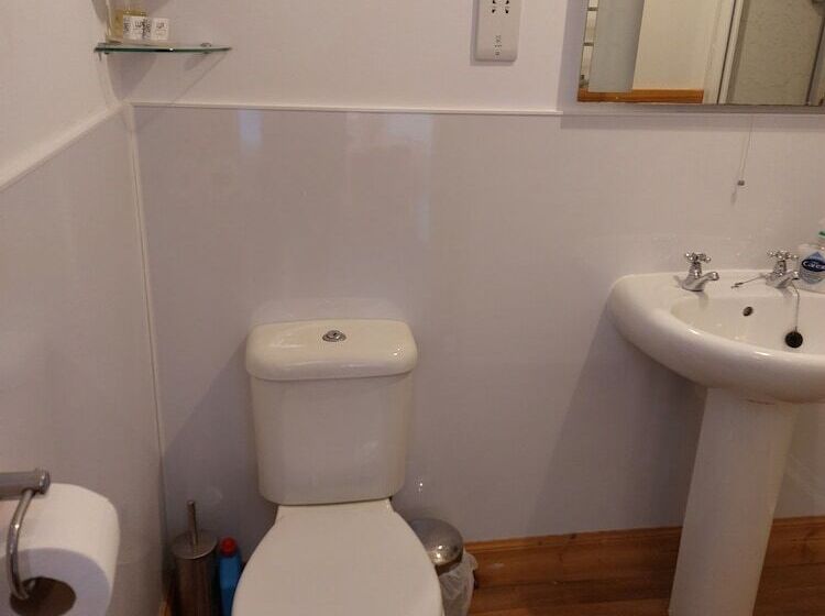 패밀리 룸, Eddlewood Guest House