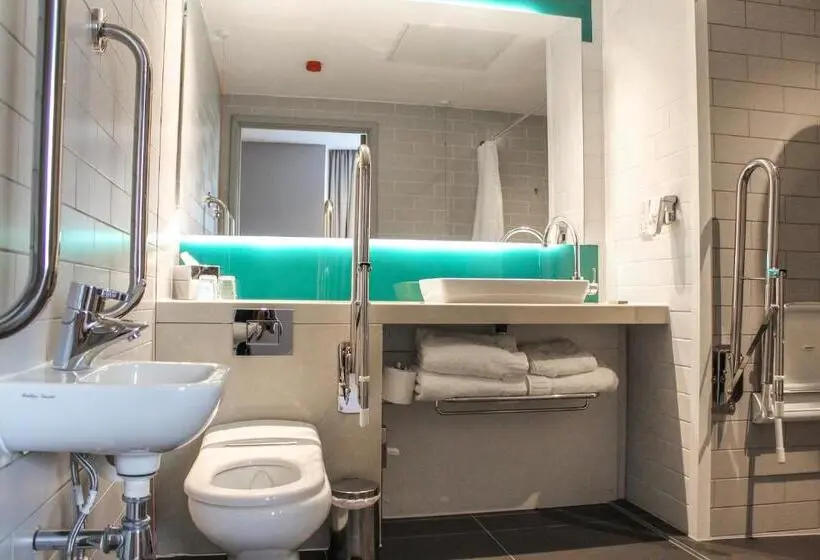اتاق استاندارد برای معلولان, Holiday Inn Express   London Heathrow T4, An Ihg