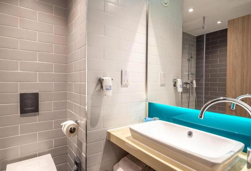 Номер Стандарт Адаптированный для Инвалидов, Holiday Inn Express   London Heathrow T4, An Ihg