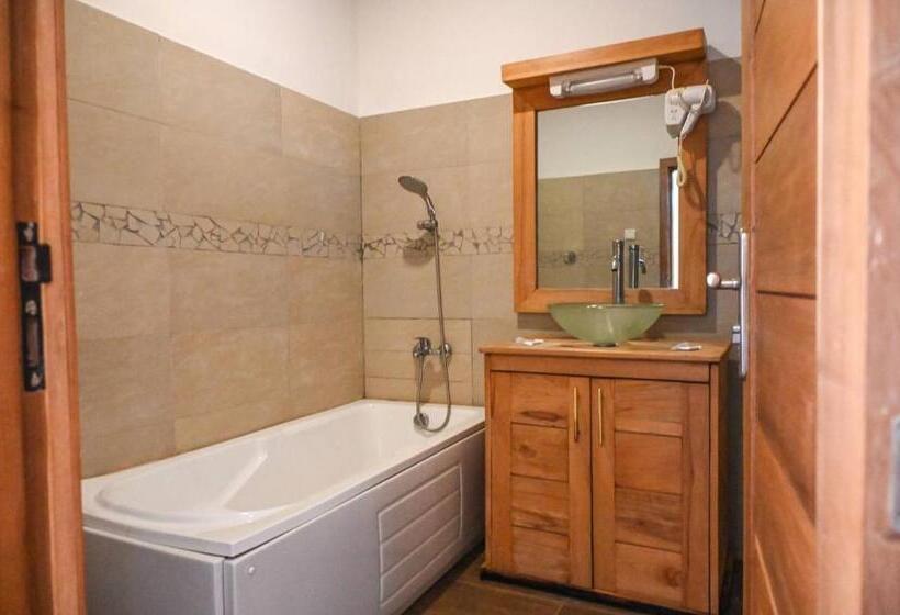 Suite with lake view, Le Trarza