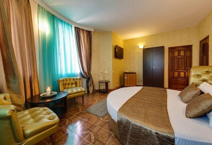 سوییت جونیور, Marton Villa Baden