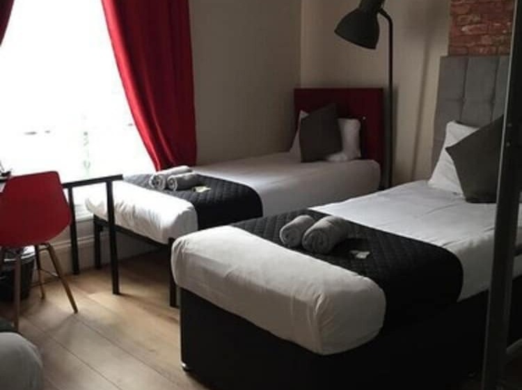 家庭间, Queens Guesthouse Manchester