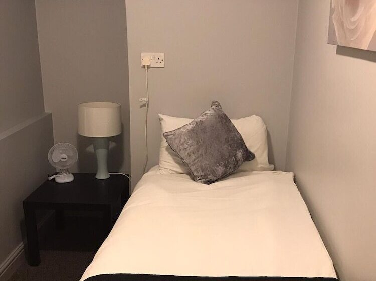 标准单人间, Queens Guesthouse Manchester