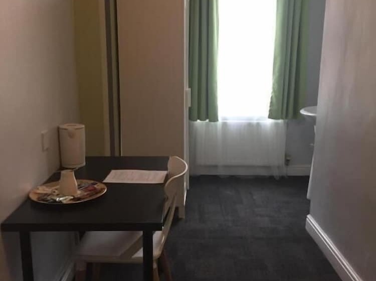 标准单人间, Queens Guesthouse Manchester