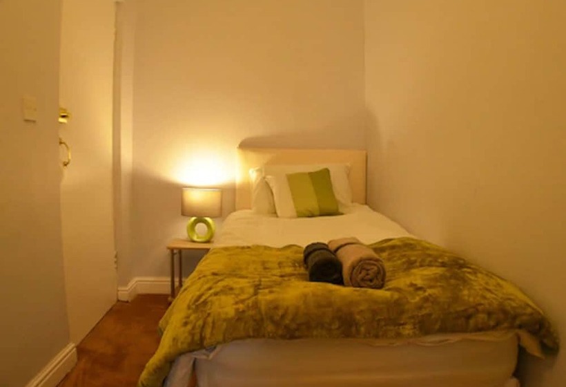 单人基本间, Queens Guesthouse Manchester