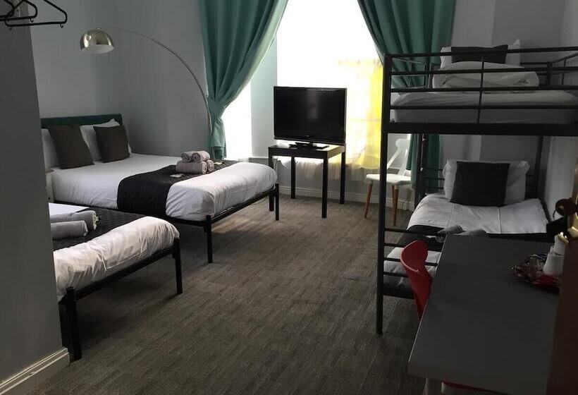 家庭间, Queens Guesthouse Manchester