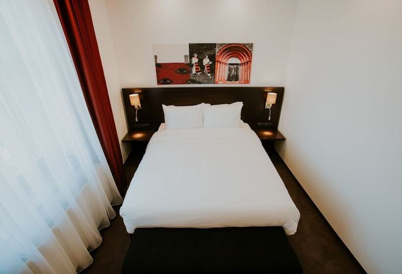 수피리어 룸, Republique