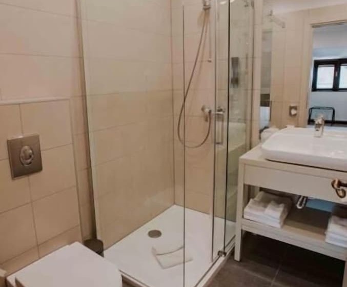 스탠다드 룸, Republique