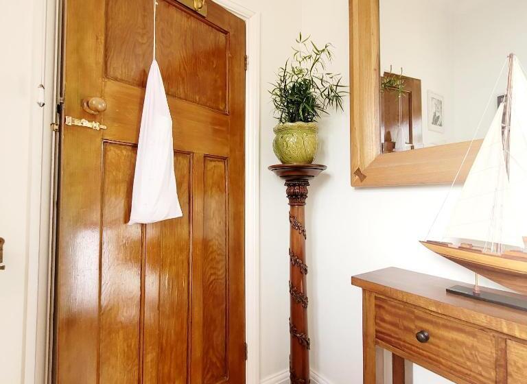 اتاق سوپریور با تخت بزرگ, The Old School B&b