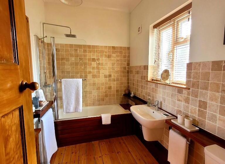 اتاق سوپریور با تخت بزرگ, The Old School B&b