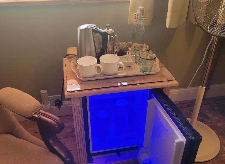 اتاق سوپریور با تخت بزرگ, The Old School B&b