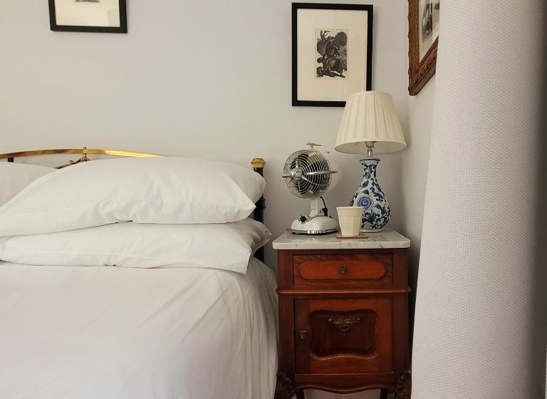 اتاق استاندارد, The Old School B&b