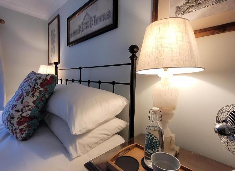 اتاق استاندارد با تخت بزرگ, The Old School B&b