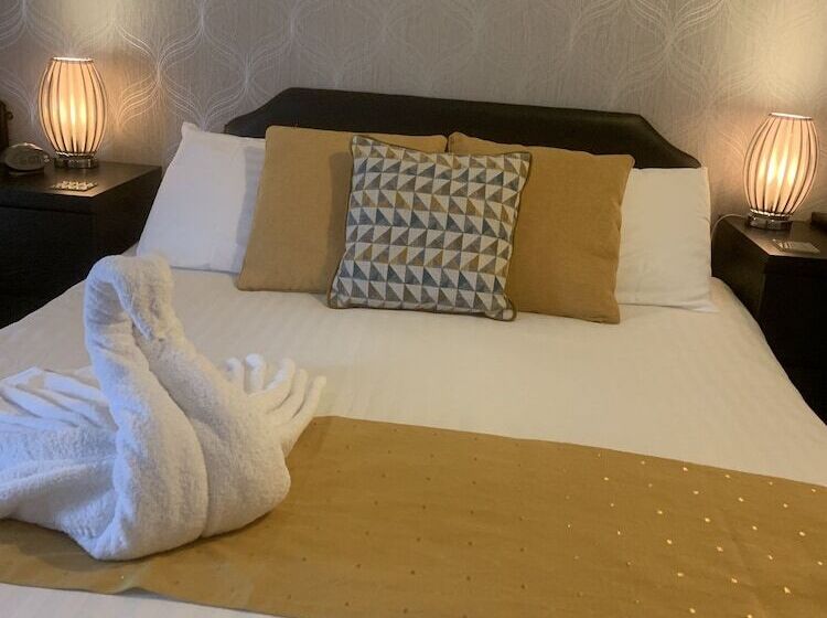 غرفة عائلية, The Strathdon