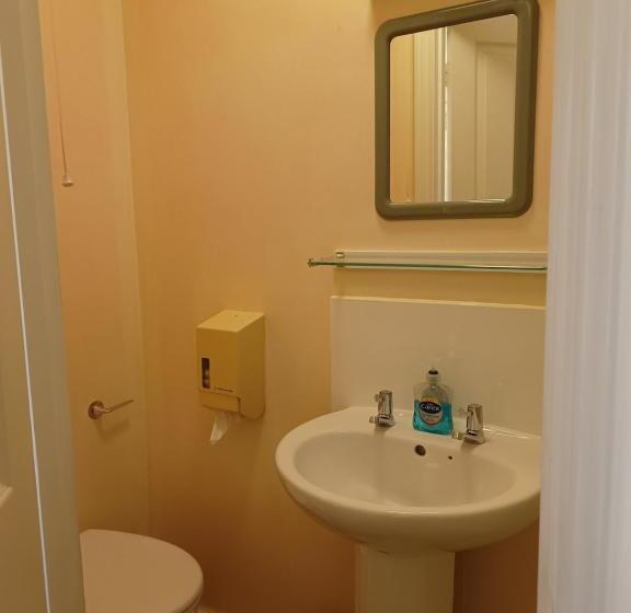 标准单人间, Westgate