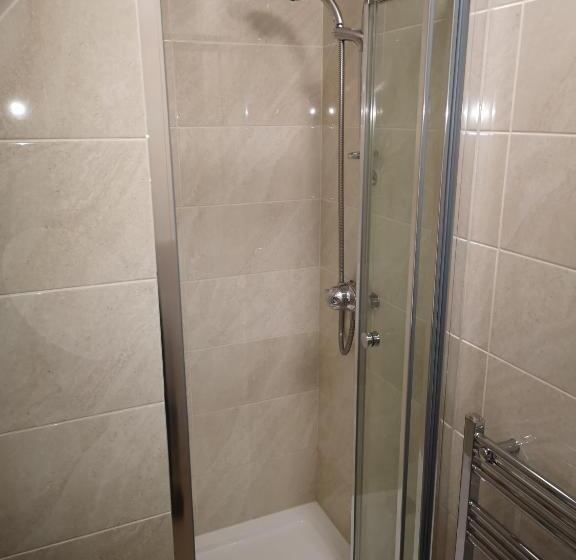 带共用浴室的标准房间, Westgate