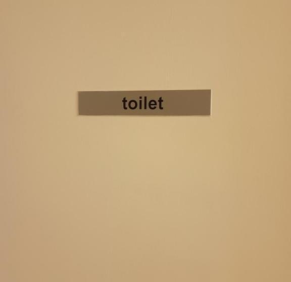 标准单人间共用浴室, Westgate