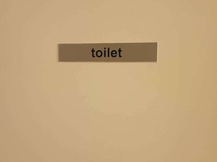 标准单人间共用浴室, Westgate