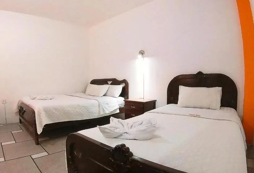 Standard Kolmen Hengen Huone, Hostal Anais