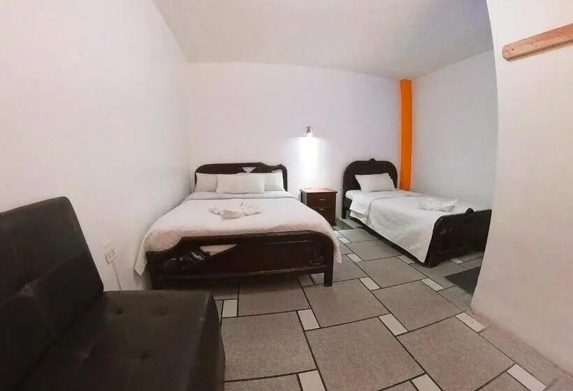 Standard Kolmen Hengen Huone, Hostal Anais