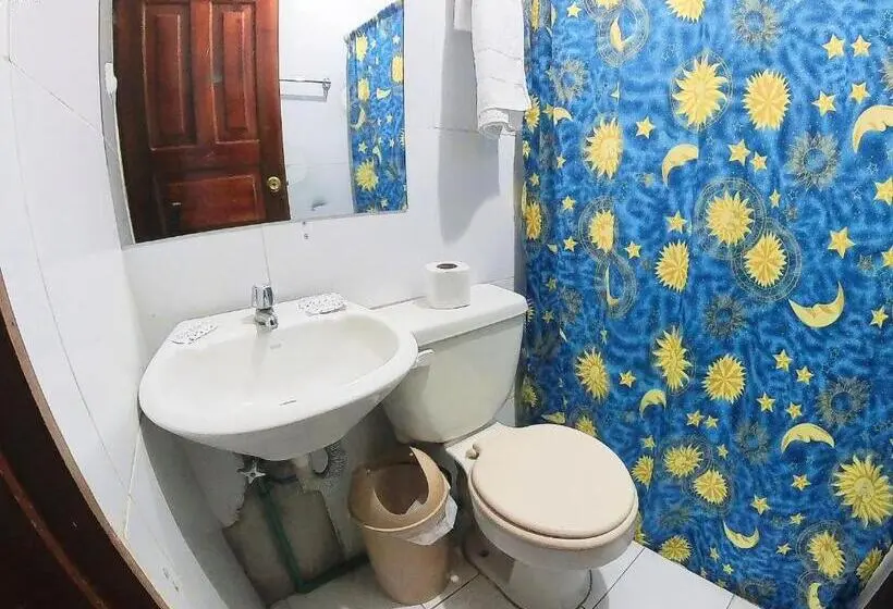 Standard Kolmen Hengen Huone, Hostal Anais
