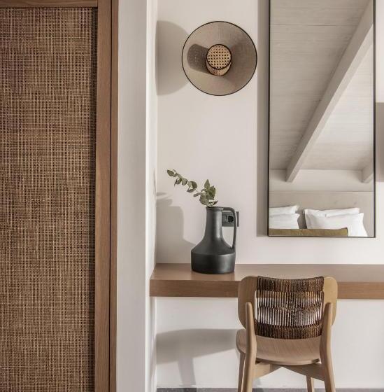 Junior Suite, Dannas