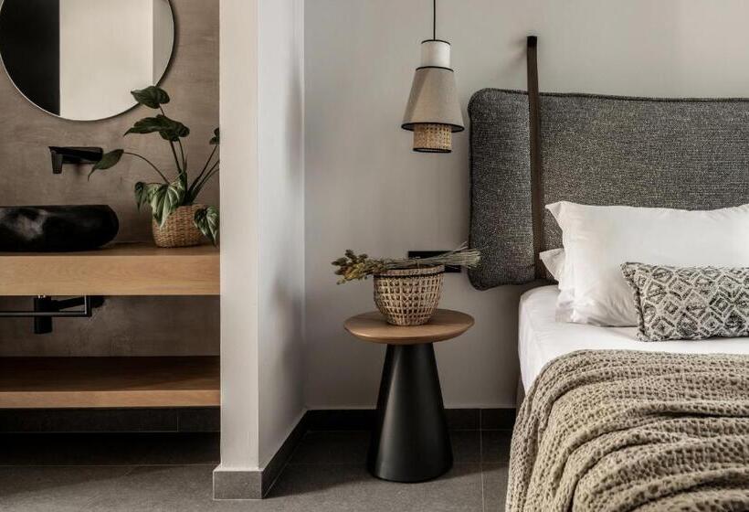 Chambre Deluxe, Dannas