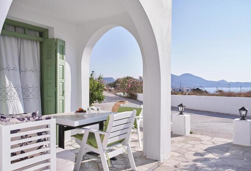 غرفة عائلية, Glarakia Studios