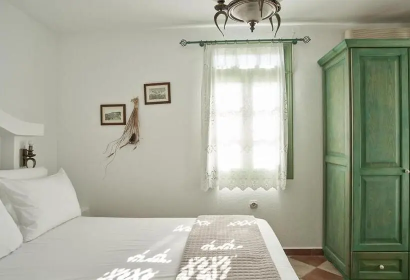 Perhehuone, Glarakia Studios