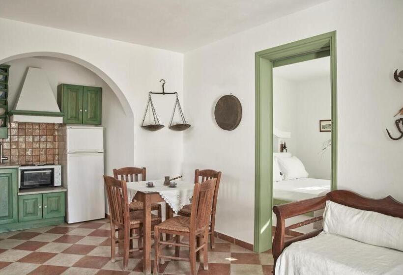 غرفة عائلية, Glarakia Studios