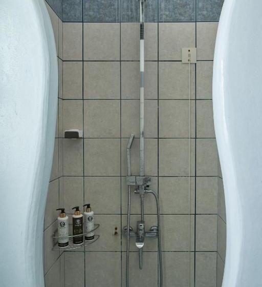 إستوديو ديلوكس, Glarakia Studios