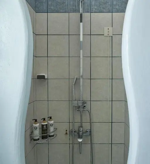 Deluxe-studio, Glarakia Studios