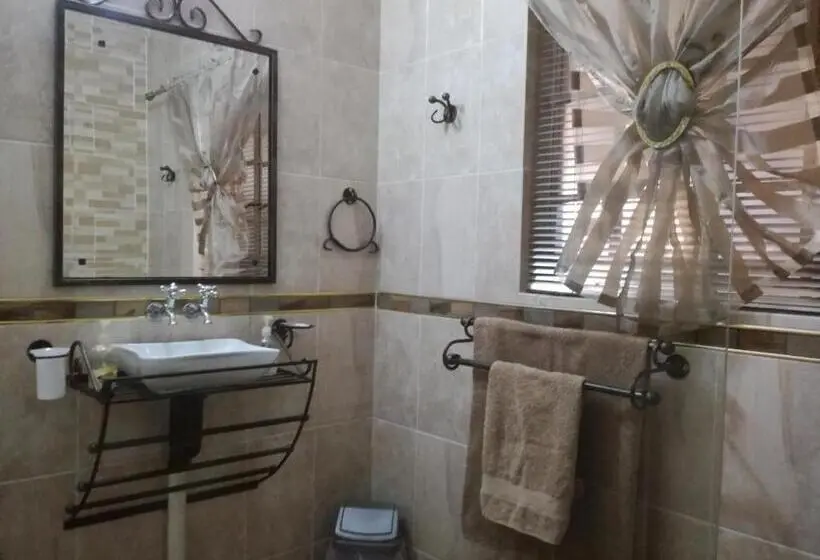 スーペリアールーム, All Over Africa Guest House