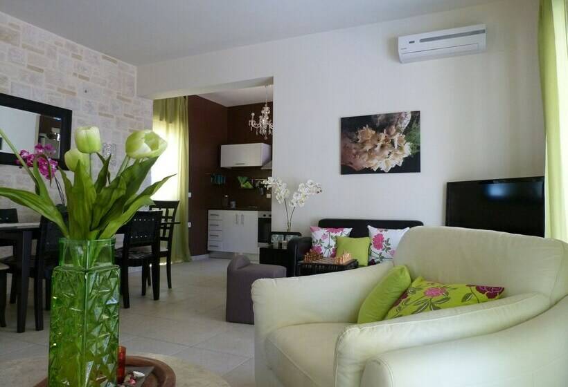 וילה בת 2 חדרי שינה, Azure Beach