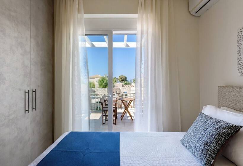 וילה בת 2 חדרי שינה, Azure Beach