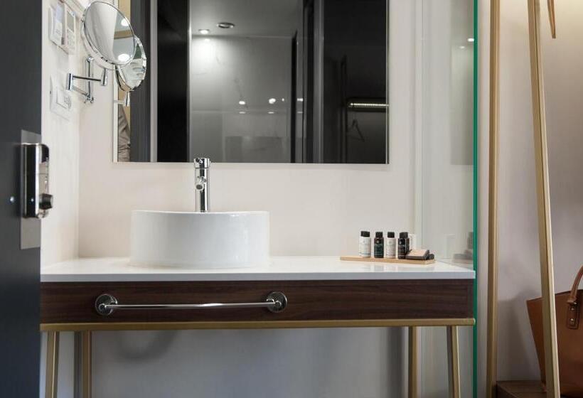 חדר סופריור נוף לעיר, B4b Athens Signature