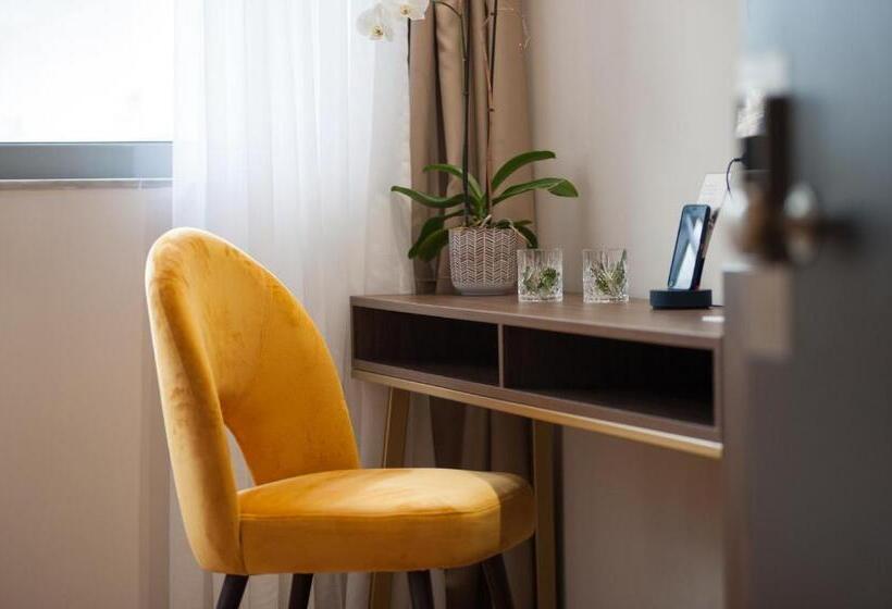 חדר קומפורט, B4b Athens Signature