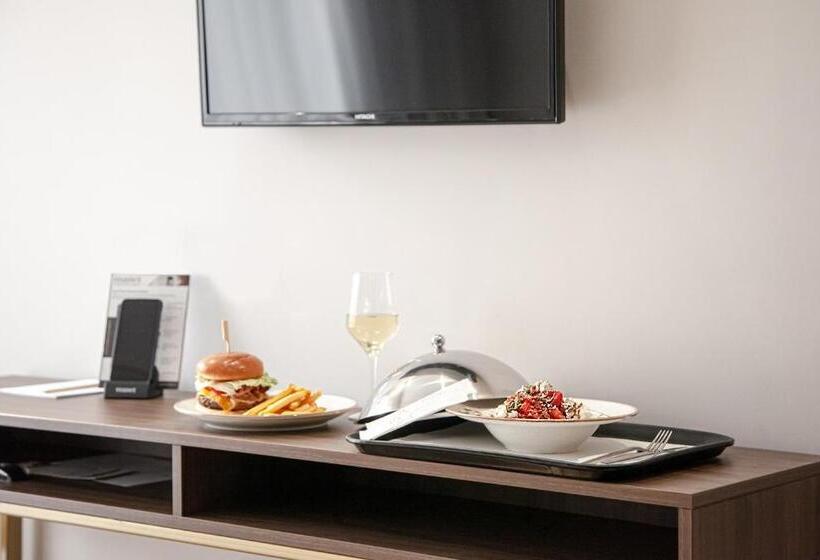 2 Bedroom Suite City View, B4b Athens Signature