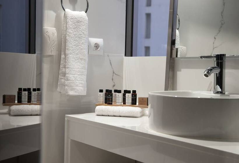 2 Bedroom Suite City View, B4b Athens Signature