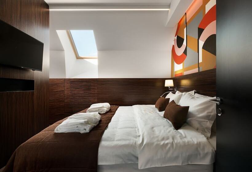 سوییت جونیور, Bank